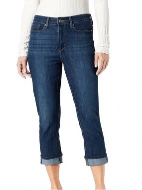 New Levi’s mid rise capri jeans size 26